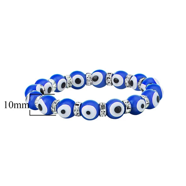 Vue rapprochée de la perle œil protecteur bleu foncé du bracelet en argent 925