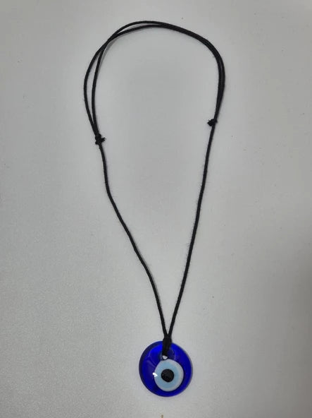  Pendentif porte-bonheur en verre avec sa corde, vue complète du collier