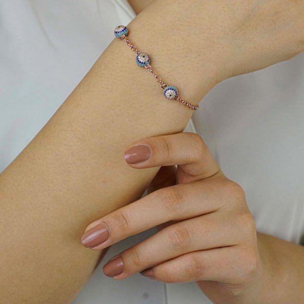  Bracelet en argent sterling 925 avec œil protecteur porté au poignet 